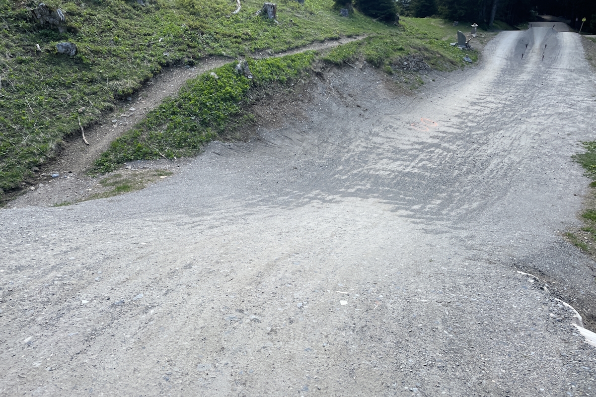 Bike Trail Lenzerheide mit Kuppen und Kurven